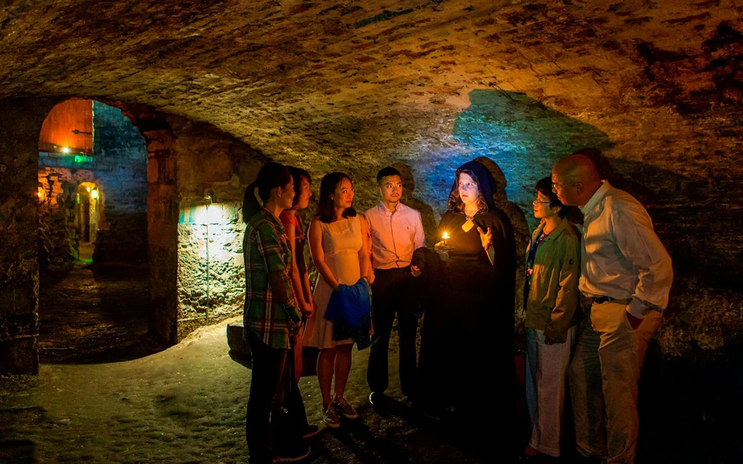 Edinburgh: After-Dark Ghostly Night Walking Tour Image 9