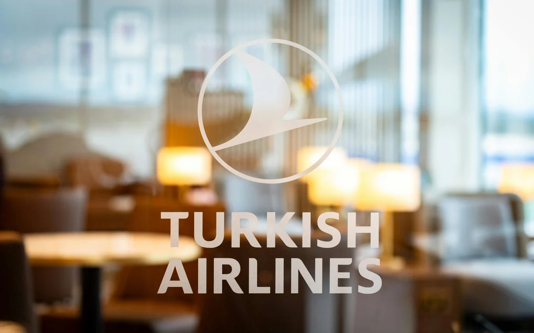 Edinburgh Airport: Turkish Airlines Lounge by Plaza Premium Group in the Departure Hall Image 6