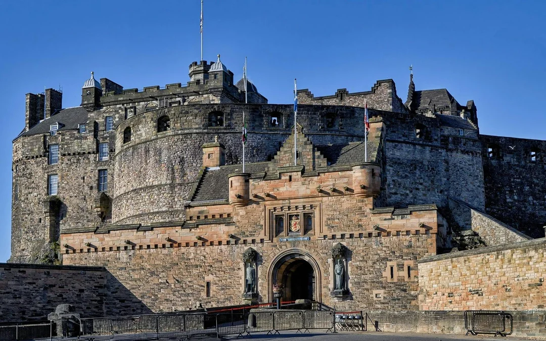 Edinburgh Castle & National Museum of Scotland Guided Tour Image 2