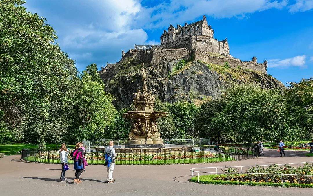 Edinburgh Castle and Royal Mile Guided Tour and Entry Ticket Image 1