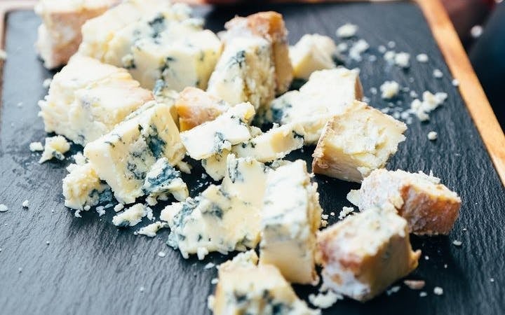 Edinburgh Cheese Crawl Guided Food Tour with Tastings and Cheese-Themed Quizzes Image 7
