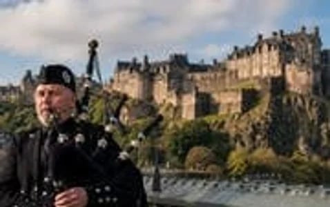 Edinburgh Old Town & Hidden Gems Guided Walking Tour Image 4