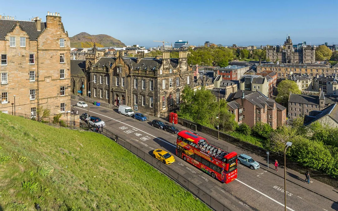 Edinburgh: Royal Attractions Tickets + 48-Hour Hop-On Hop-Off Bus Tour Image 1