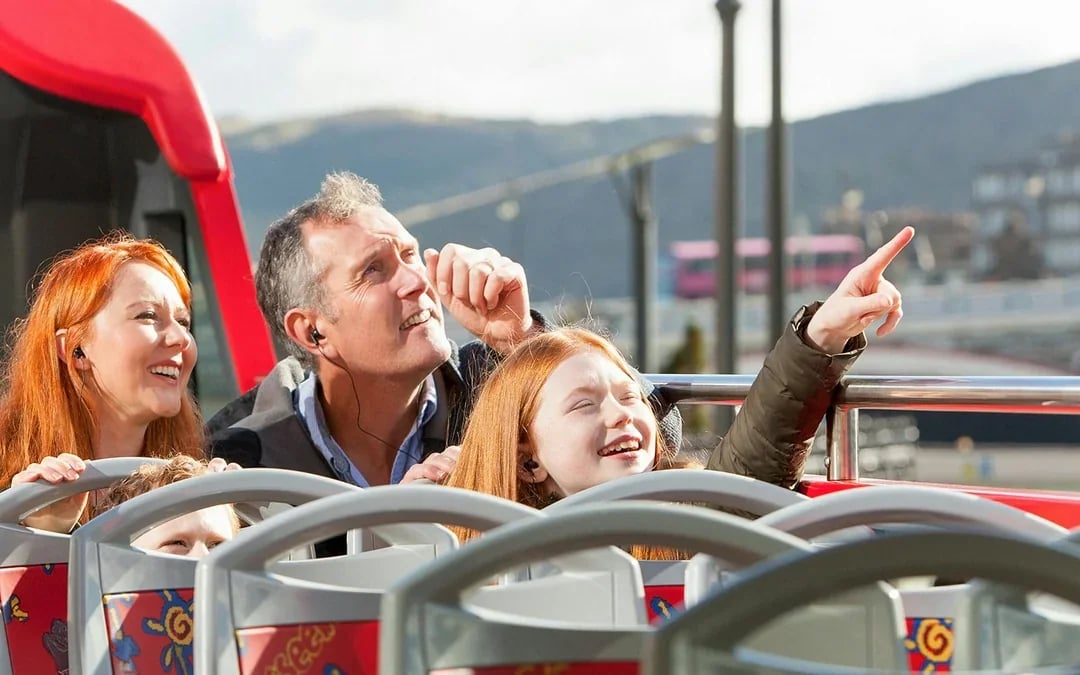 Edinburgh: Royal Attractions Tickets + 48-Hour Hop-On Hop-Off Bus Tour Image 2