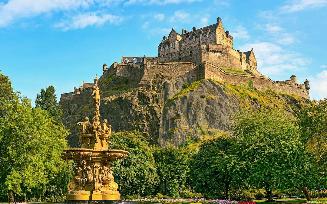 Edinburgh: Royal Attractions Tickets + 48-Hour Hop-On Hop-Off Bus Tour Image 3