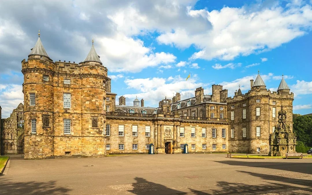 Edinburgh: Royal Attractions Tickets + 48-Hour Hop-On Hop-Off Bus Tour Image 10
