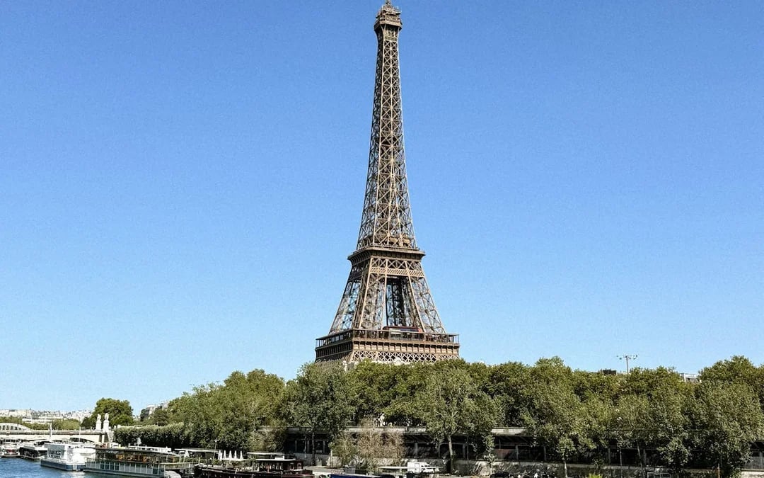 Eiffel Tower 2nd Floor Guided Tour with Reserved Access and Seine River Cruise Ticket Image 3