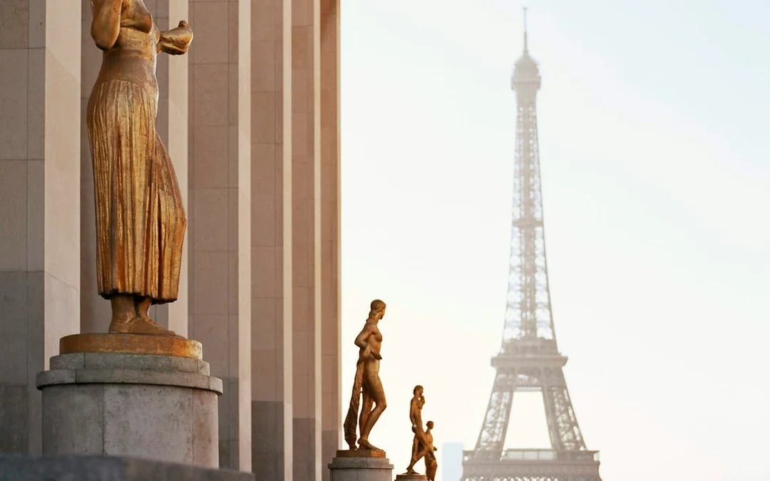 Eiffel Tower 2nd Floor Guided Tour with Reserved Access and Seine River Cruise Ticket Image 6