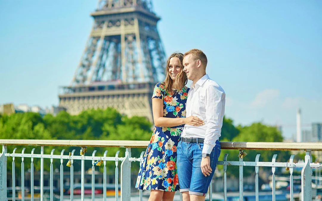 Eiffel Tower & Parisian Bridges Private Photo Tour Image 4