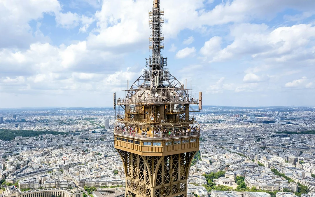 Eiffel Tower Guided Tour by Elevator: Reserved Entry to the Summit or Second Floor Image 2