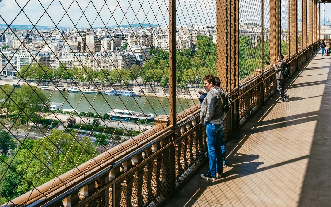 Eiffel Tower Guided Tour by Elevator: Reserved Entry to the Summit or Second Floor Image 3