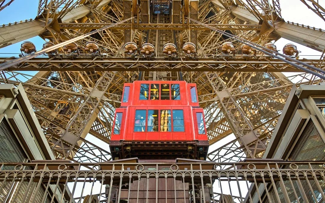 Eiffel Tower Guided Tour by Elevator: Reserved Entry to the Summit or Second Floor Image 6