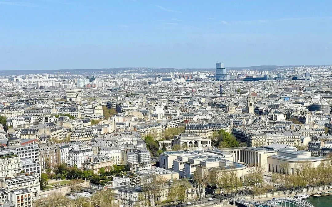 Eiffel Tower Ticket: Summit with Host + Audioguide Image 3