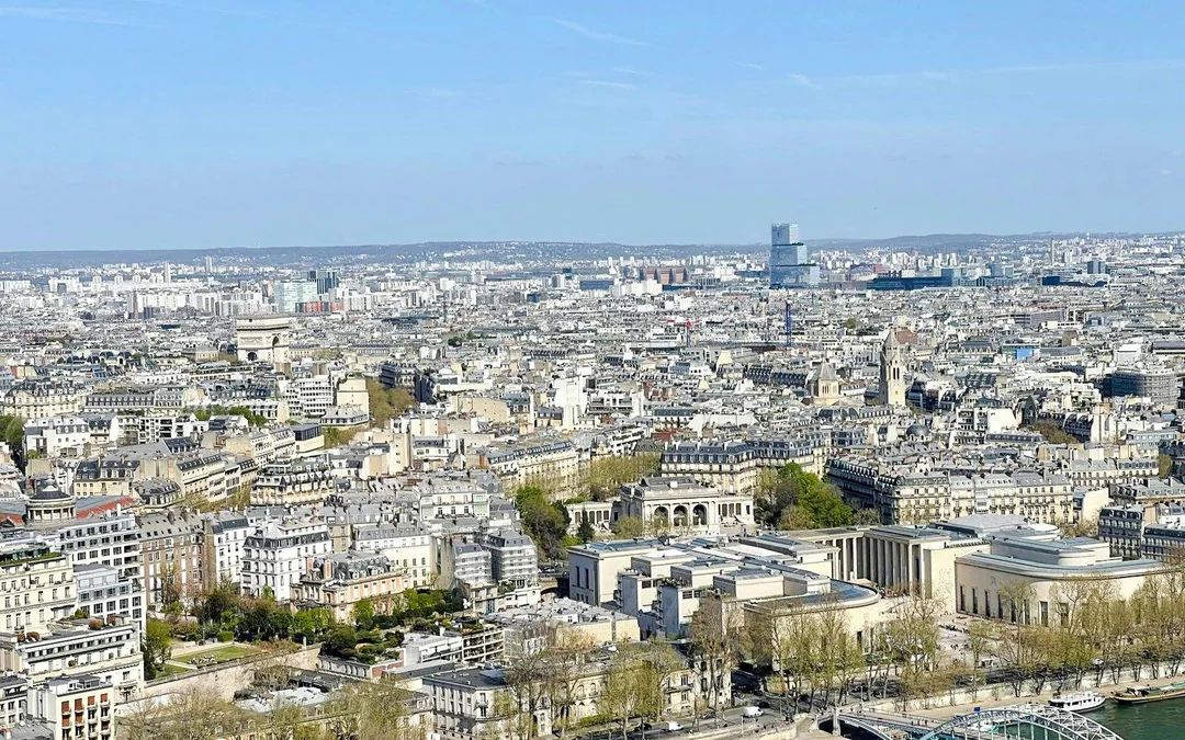 Eiffel Tower Ticket: Summit with Host + Audioguide Image 3