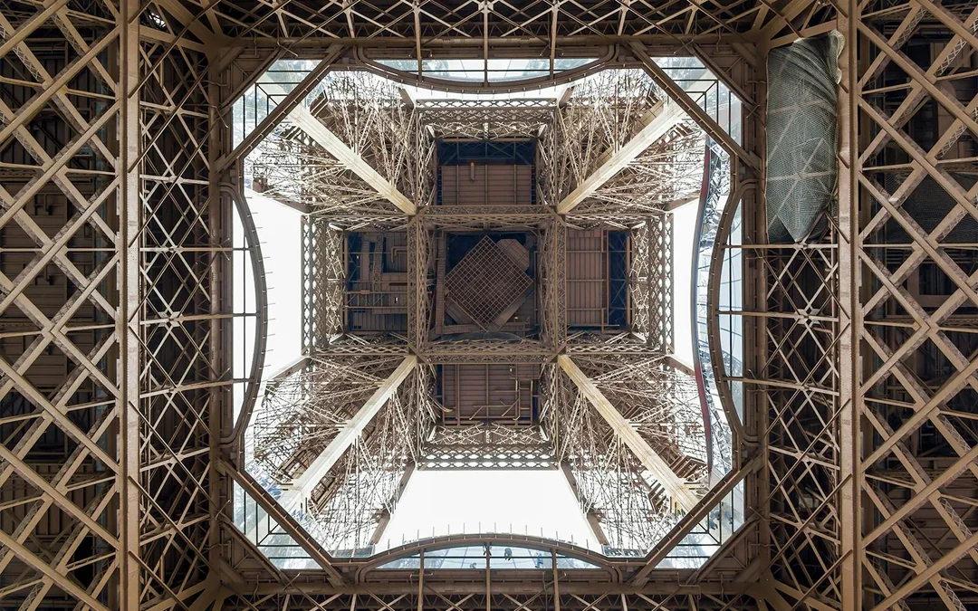 Eiffel Tower Ticket: Summit with Host + Audioguide Image 4