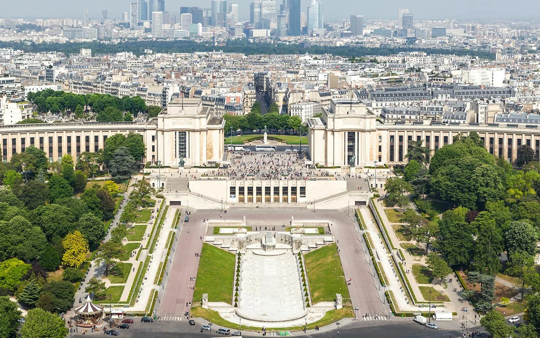 Eiffel Tower Ticket: Summit with Host + Audioguide Image 5