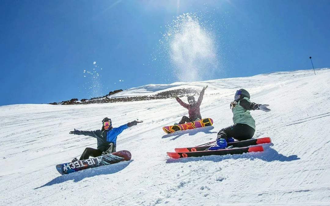 El Colorado Ski: Ticket, Lessons, Transport, Add-on Clothing Image 1