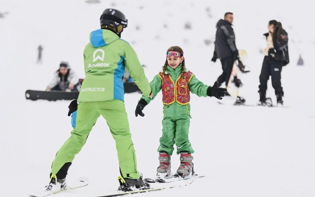 El Colorado Ski: Ticket, Lessons, Transport, Add-on Clothing Image 3