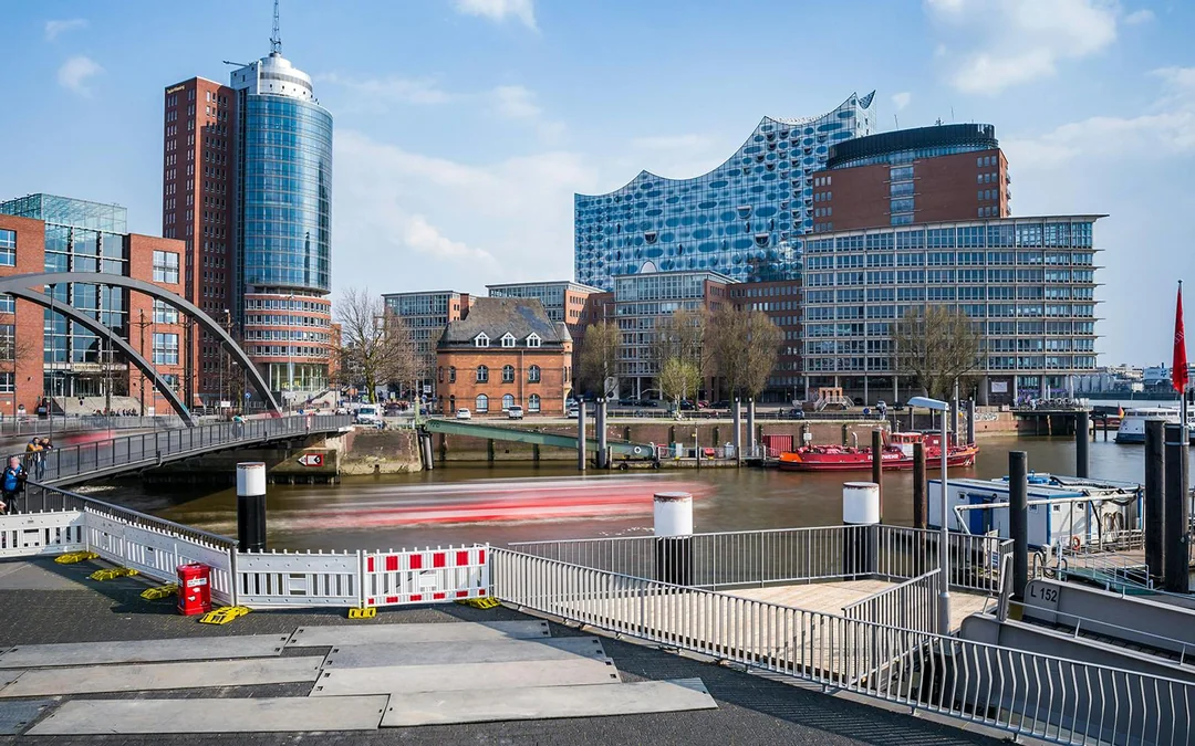 Elbphilharmonie Exterior Guided Walking Tour Image 3