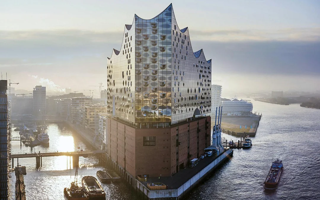 Elbphilharmonie Exterior Guided Walking Tour Image 4