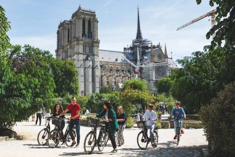 Electric bike tour of Paris