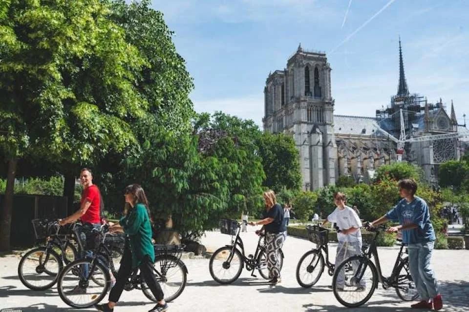 Electric bike tour of Paris