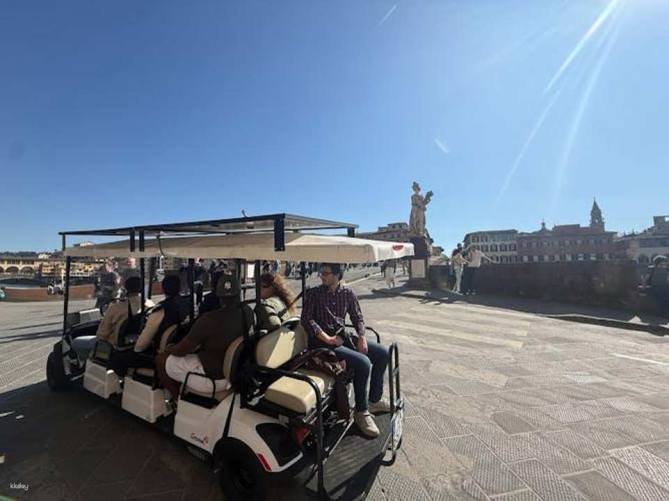 Electric golf cart experience along Arno River with audioguide