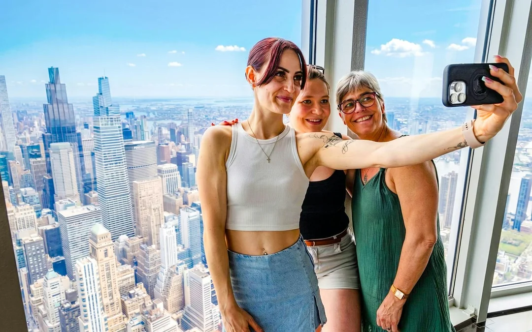 Empire State Building VIP Sunrise Experience: 86th Floor Access with Starbucks Reserve Coffee & Pastries Image 8