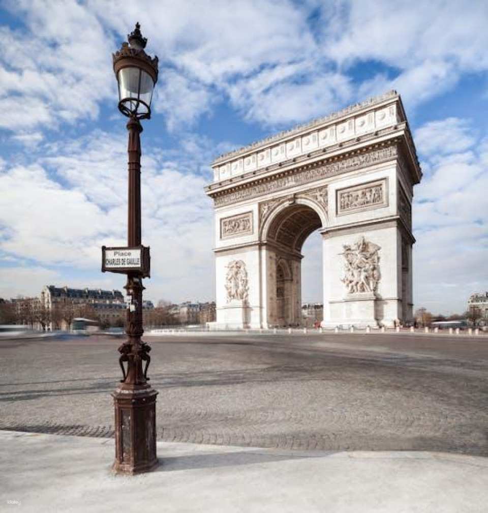 Entrance tickets to the Arc de Triomphe's rooftop