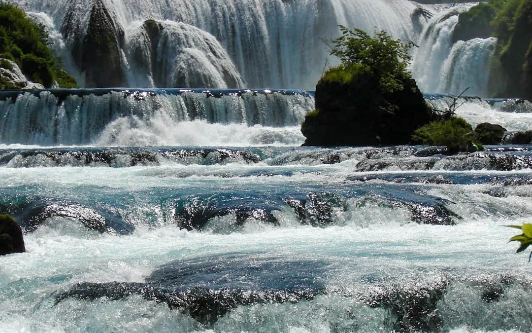Epic Una whitewater rafting in Croatia Image 5