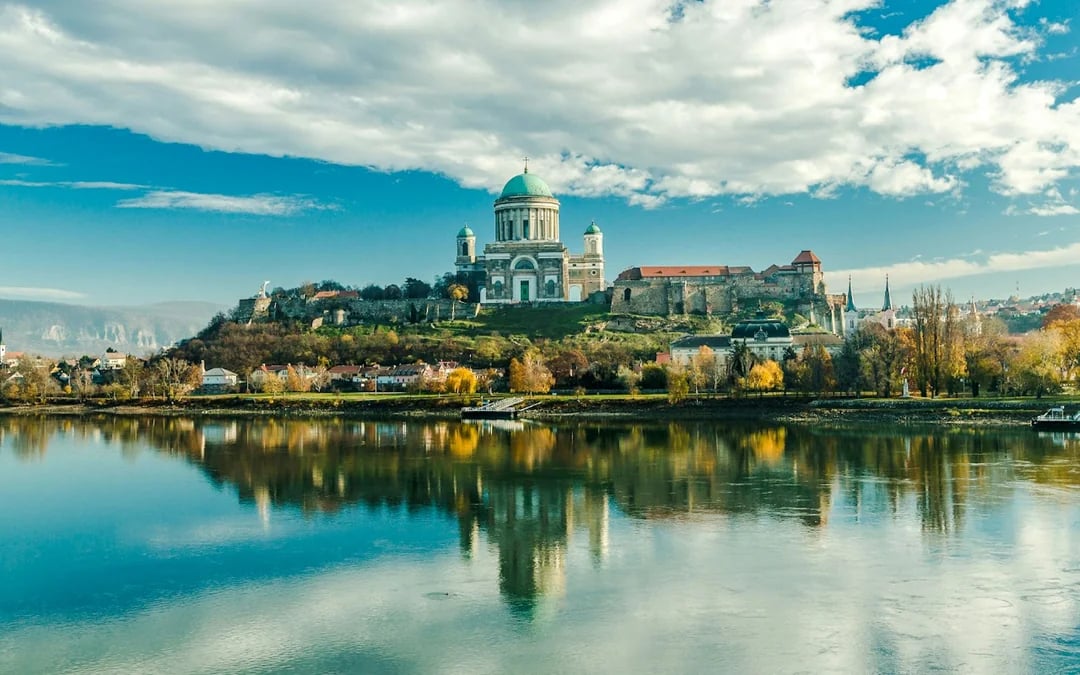Esztergom: Danube Bend 1-Hour Sightseeing Cruise Image 1