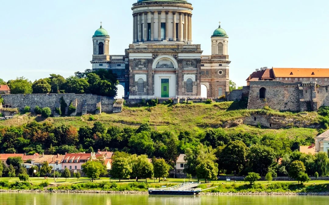 Esztergom: Danube Bend 1-Hour Sightseeing Cruise Image 3
