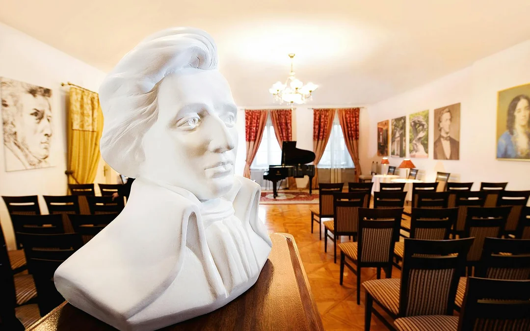 Evening Chopin Piano Concert at Chopin Gallery with a Glass of Wine Image 1
