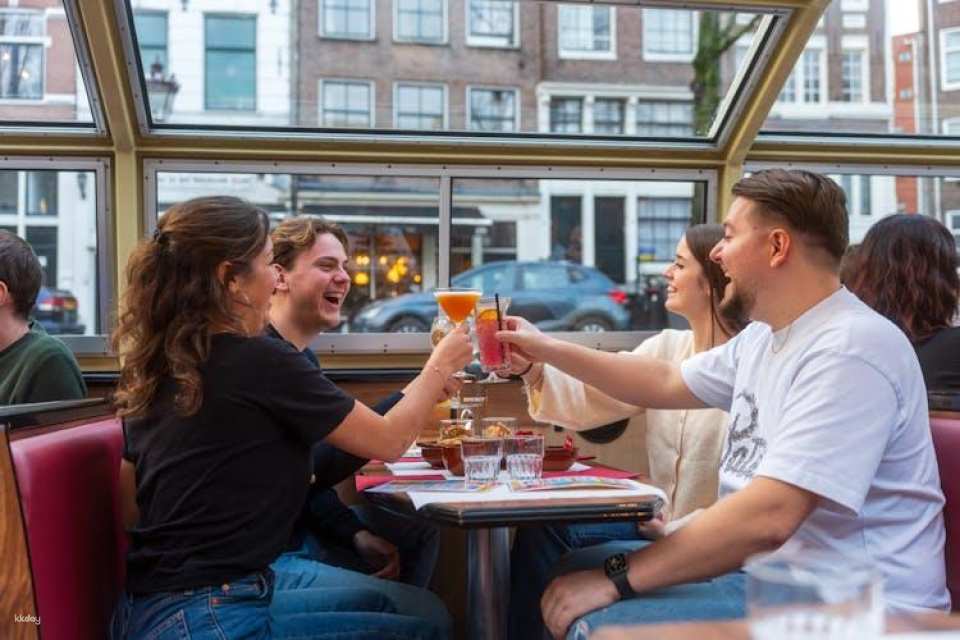 Evening cocktail cruise in Amsterdam