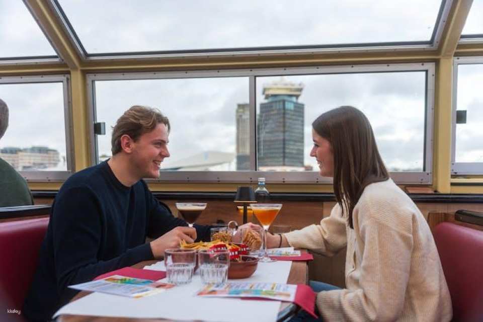 Evening cocktail cruise in Amsterdam