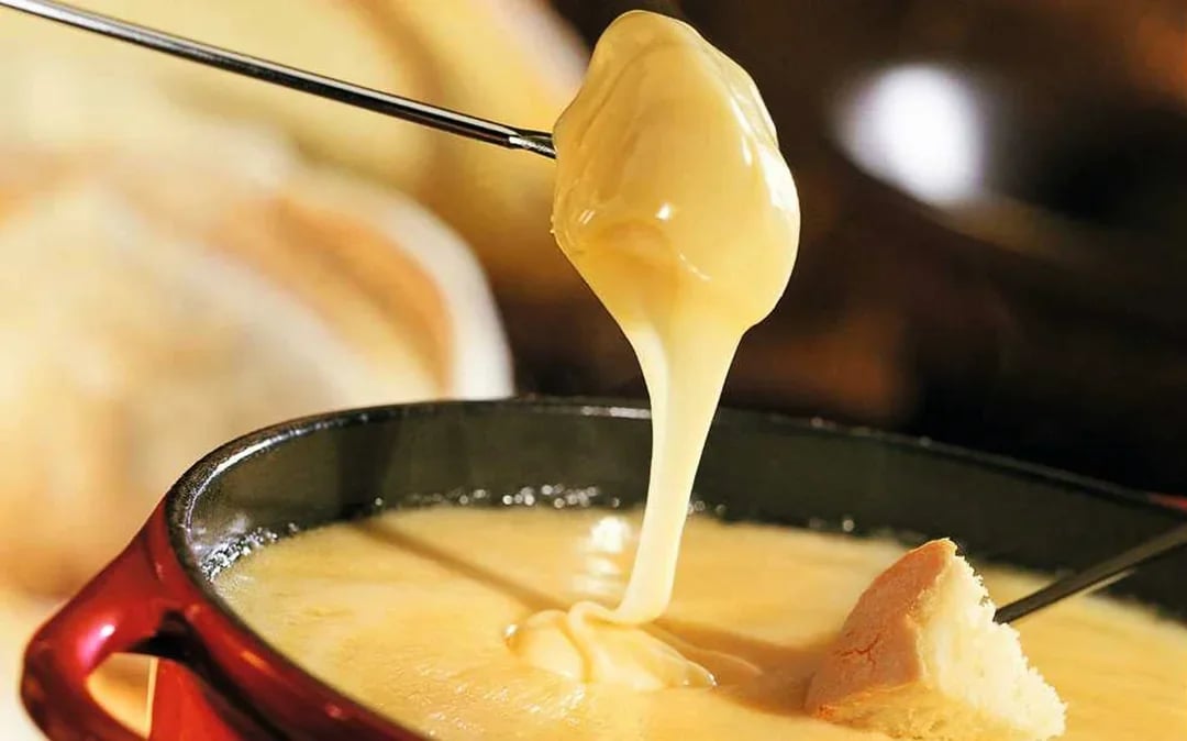 Evening Tour of Zürich with Gourmet Dinner & Cheese Fondue Image 3