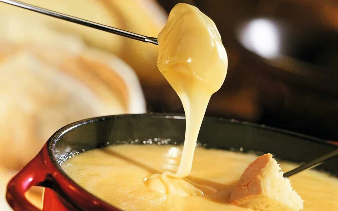 Evening Tour of Zürich with Gourmet Dinner & Cheese Fondue Image 3