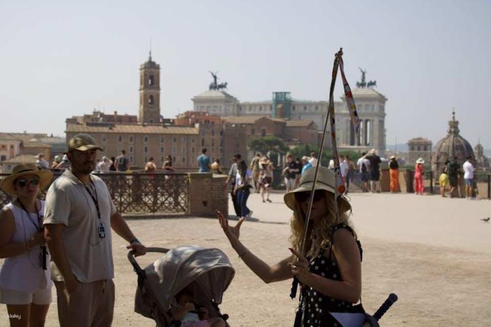 Exclusive guided tour of the Colosseum, Palatine Hill and Roman Forum
