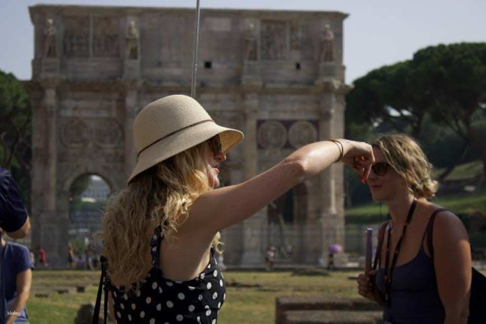 Exclusive guided tour of the Colosseum, Palatine Hill and Roman Forum