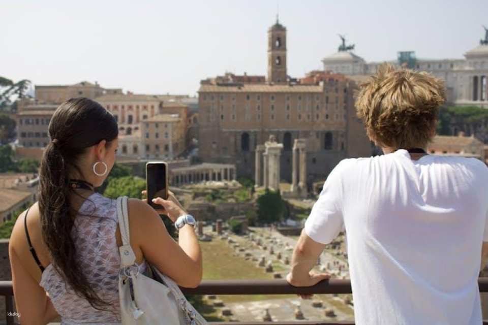 Exclusive guided tour of the Colosseum, Palatine Hill and Roman Forum