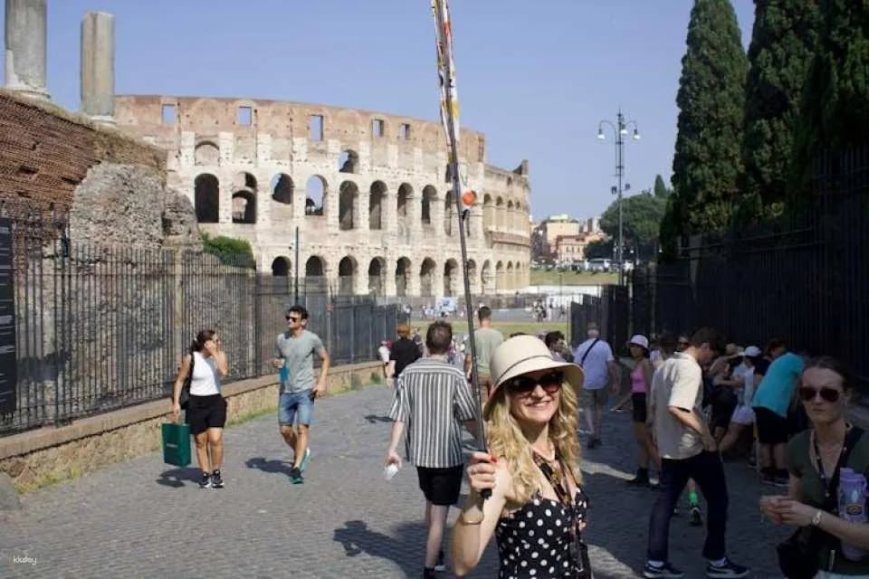Exclusive guided tour of the Colosseum, Palatine Hill and Roman Forum