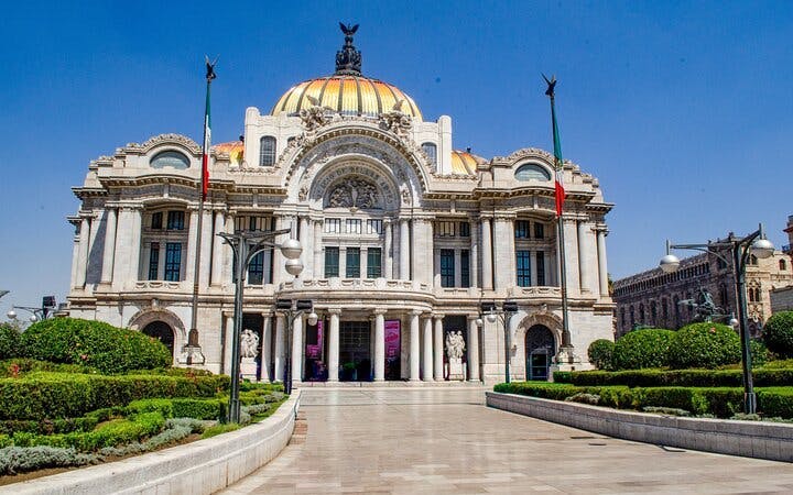 EXCLUSIVE TOUR to Palacio de Bellas Artes - small groups Image 2