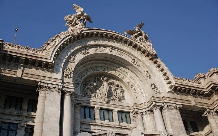 EXCLUSIVE TOUR to Palacio de Bellas Artes - small groups Image 7