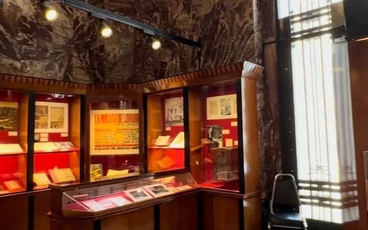 EXCLUSIVE TOUR to Palacio de Bellas Artes - small groups Image 9