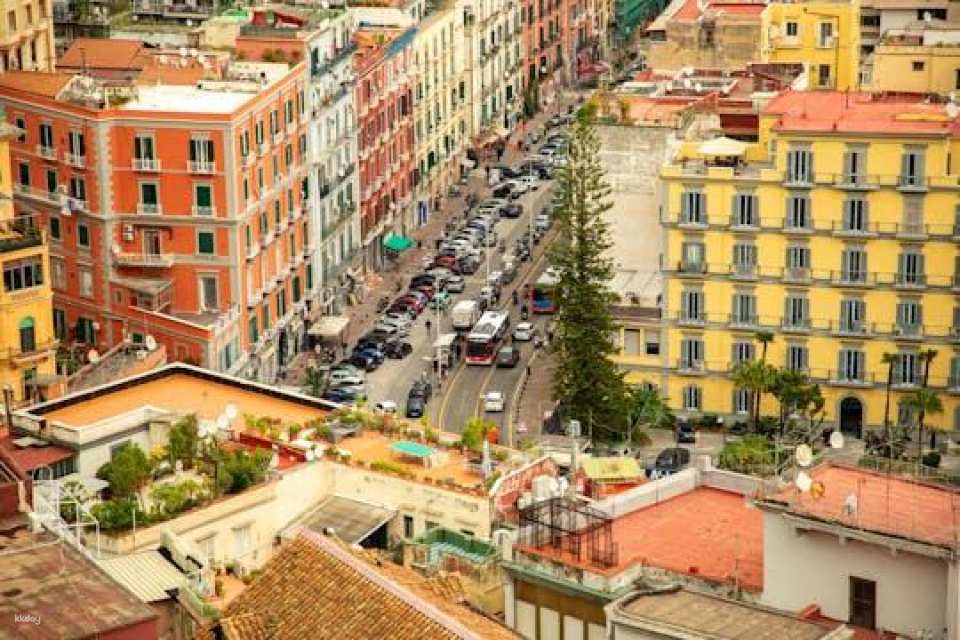 Explore Naples in 60 minutes with a local