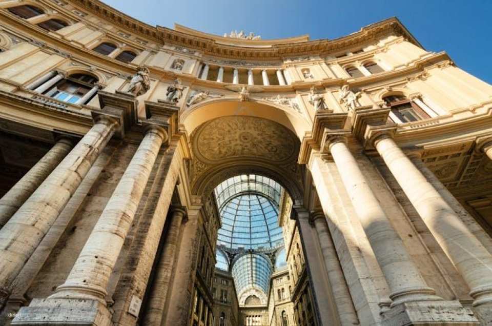 Explore Naples in 60 minutes with a local
