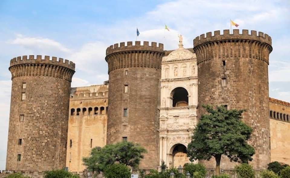 Explore Naples in 60 minutes with a local