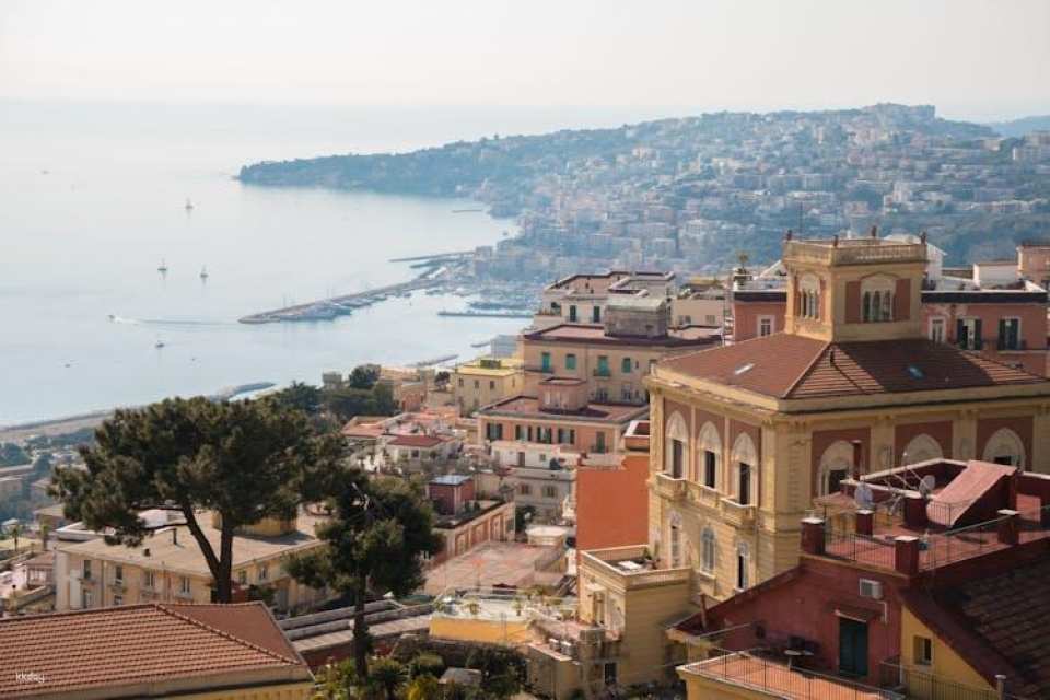 Explore Naples in 60 minutes with a local
