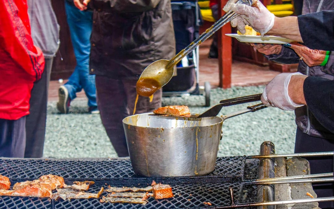 Fairbanks Guided Day Tour with Sternwheeler Cruise, Gold Panning & Sled Dog Kennel Image 11
