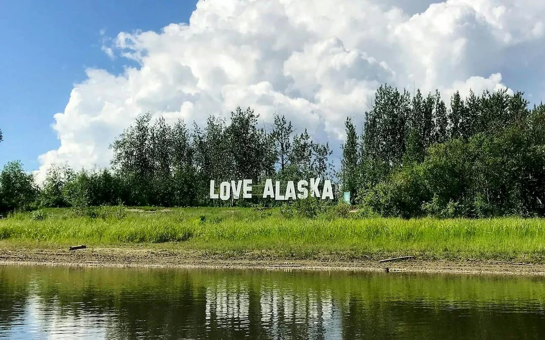 Fairbanks Guided Day Tour with Sternwheeler Cruise, Gold Panning & Sled Dog Kennel Image 12